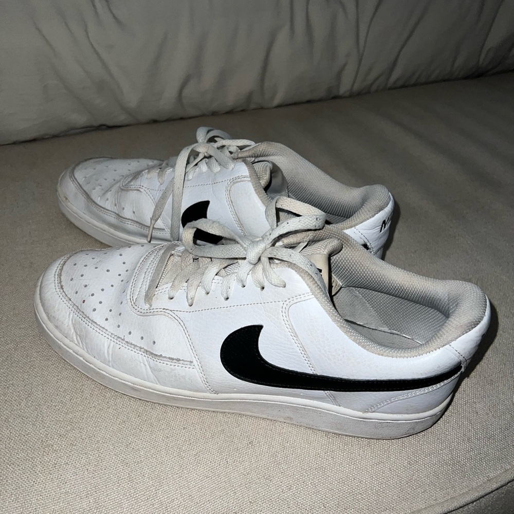 Nike White and Black Sneakers